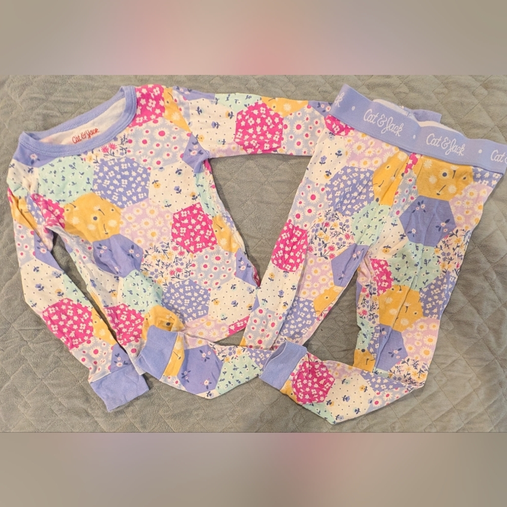 Cat & Jack Kids Size 4 Pajama Set - Pastel Floral Patchwork